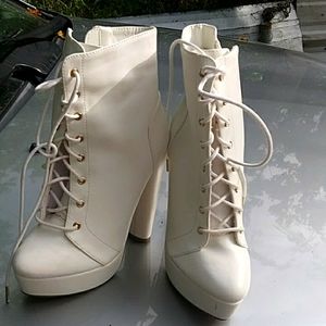 Shoe dazzle platforms